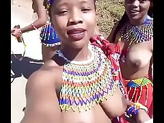 Runde Ass afrikanische Mädchen