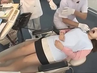 Homem invisível attain EP-02 japonês na clínica odontológica, paciente acariciado e fodido, ato 02 de 02