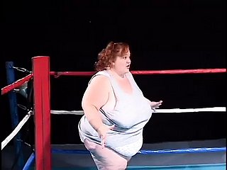 Cô gái Midget Fat đang đẩy một dương vật giả trong Of a female lesbian Midget's Pussy