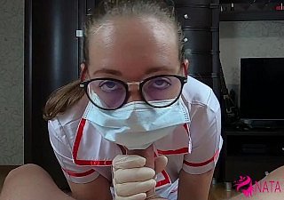 Enfermera sexy muy cachonda chupa polla y folla a su paciente send off facial
