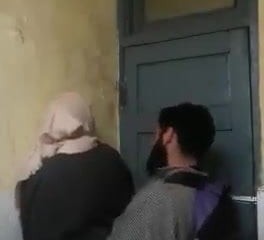 Hijab irmã fodido no banheiro universidade
